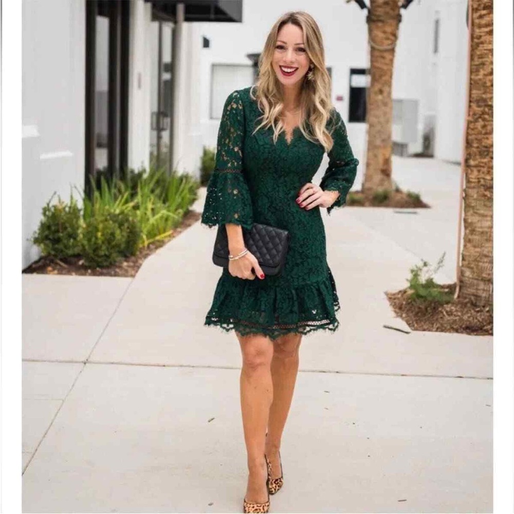 Like new Eliza J Hunter Green Bell Sleeve Lace Dress size  16